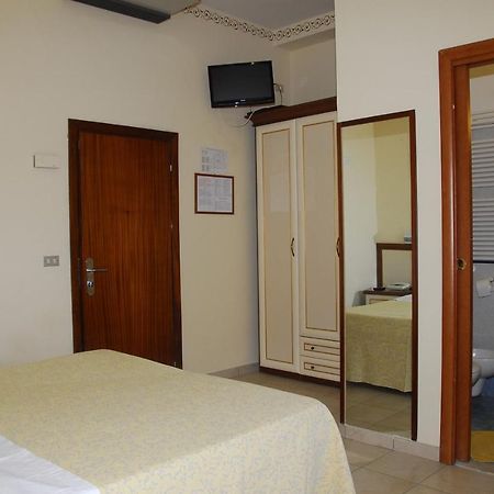 Hotel Nettuno Cattolica Exterior photo