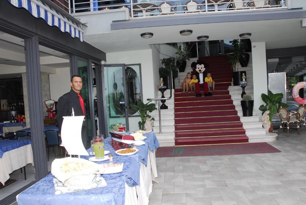 Hotel Nettuno Cattolica Exterior photo