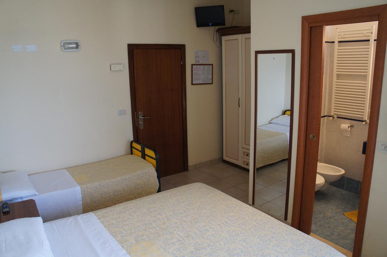 Hotel Nettuno Cattolica Exterior photo