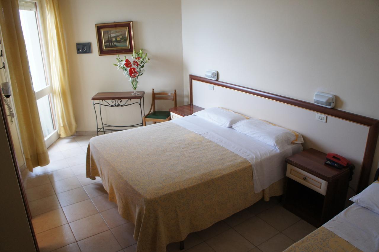 Hotel Nettuno Cattolica Exterior photo