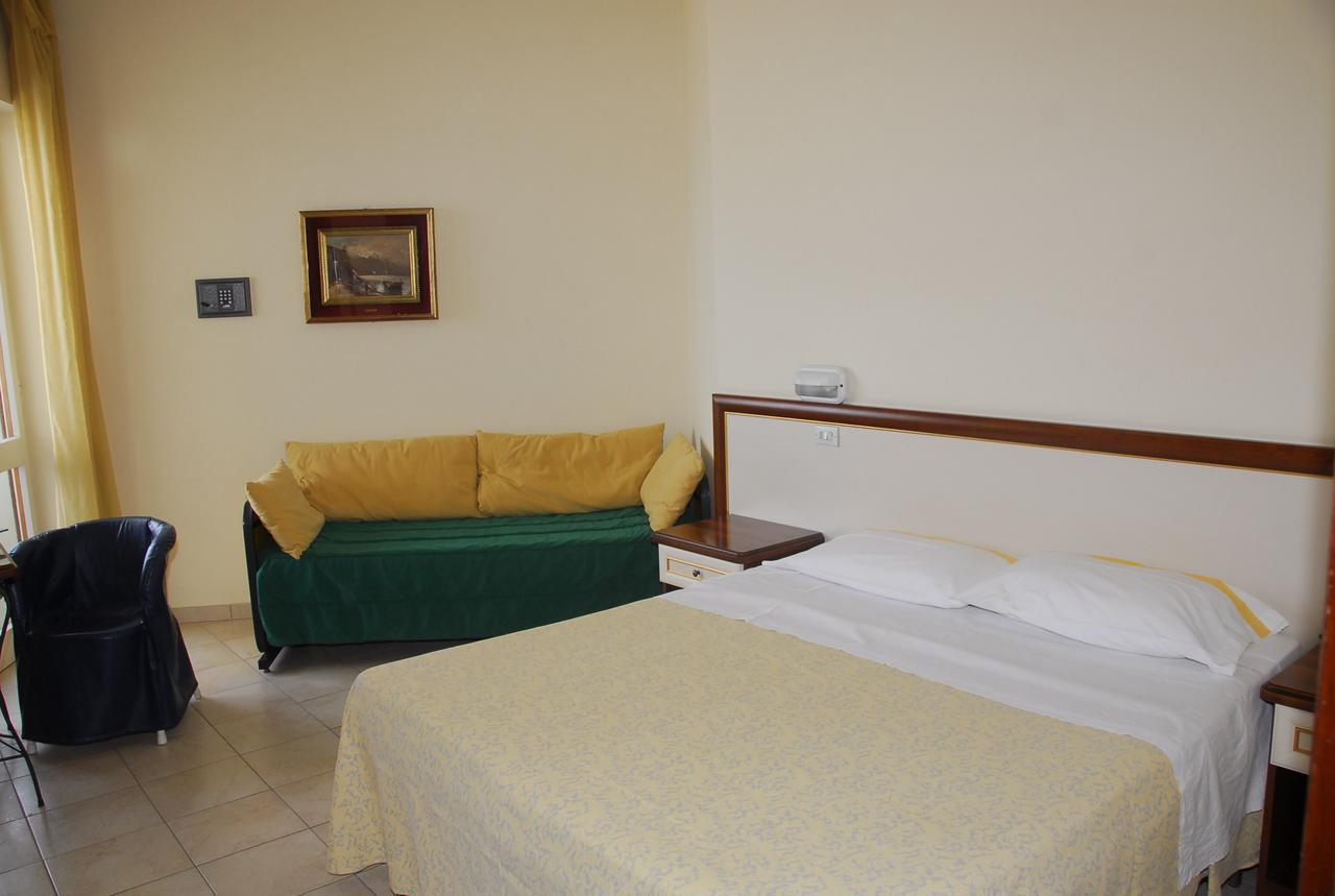 Hotel Nettuno Cattolica Exterior photo