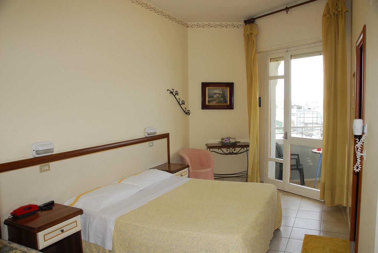 Hotel Nettuno Cattolica Exterior photo