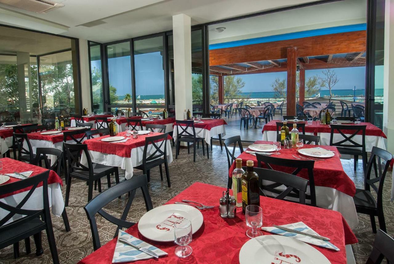 Hotel Nettuno Cattolica Exterior photo