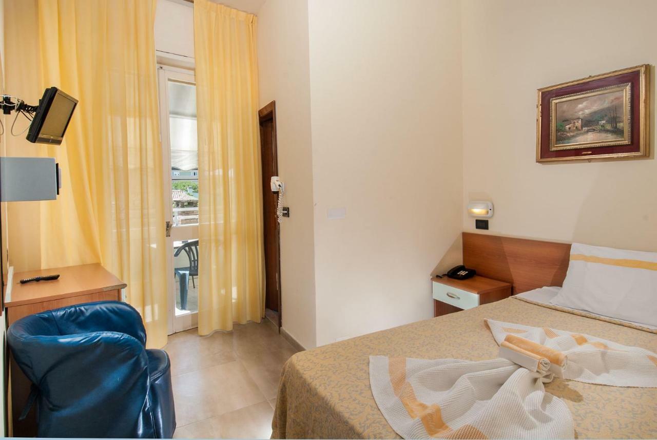 Hotel Nettuno Cattolica Exterior photo