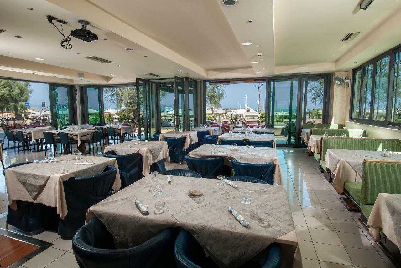 Hotel Nettuno Cattolica Exterior photo