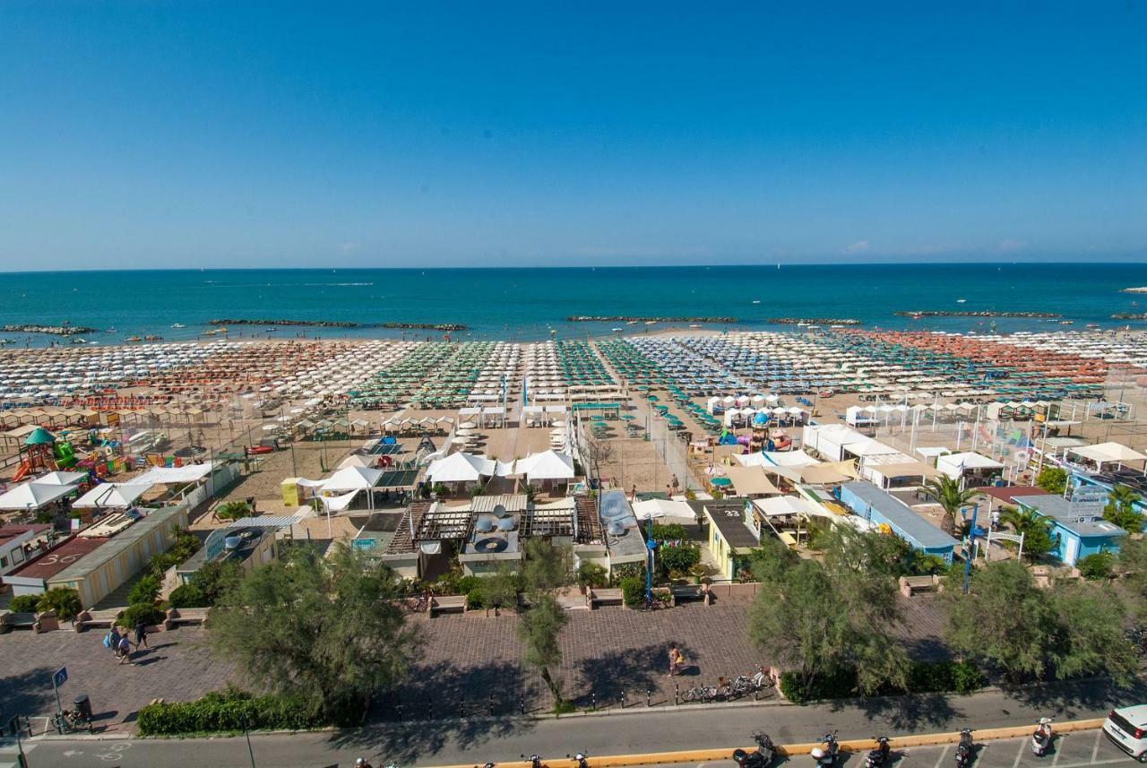 Hotel Nettuno Cattolica Exterior photo