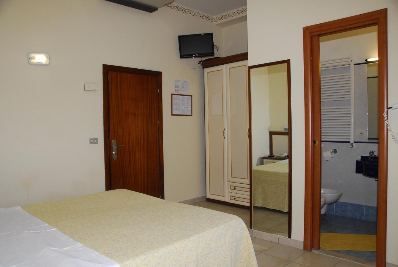 Hotel Nettuno Cattolica Exterior photo