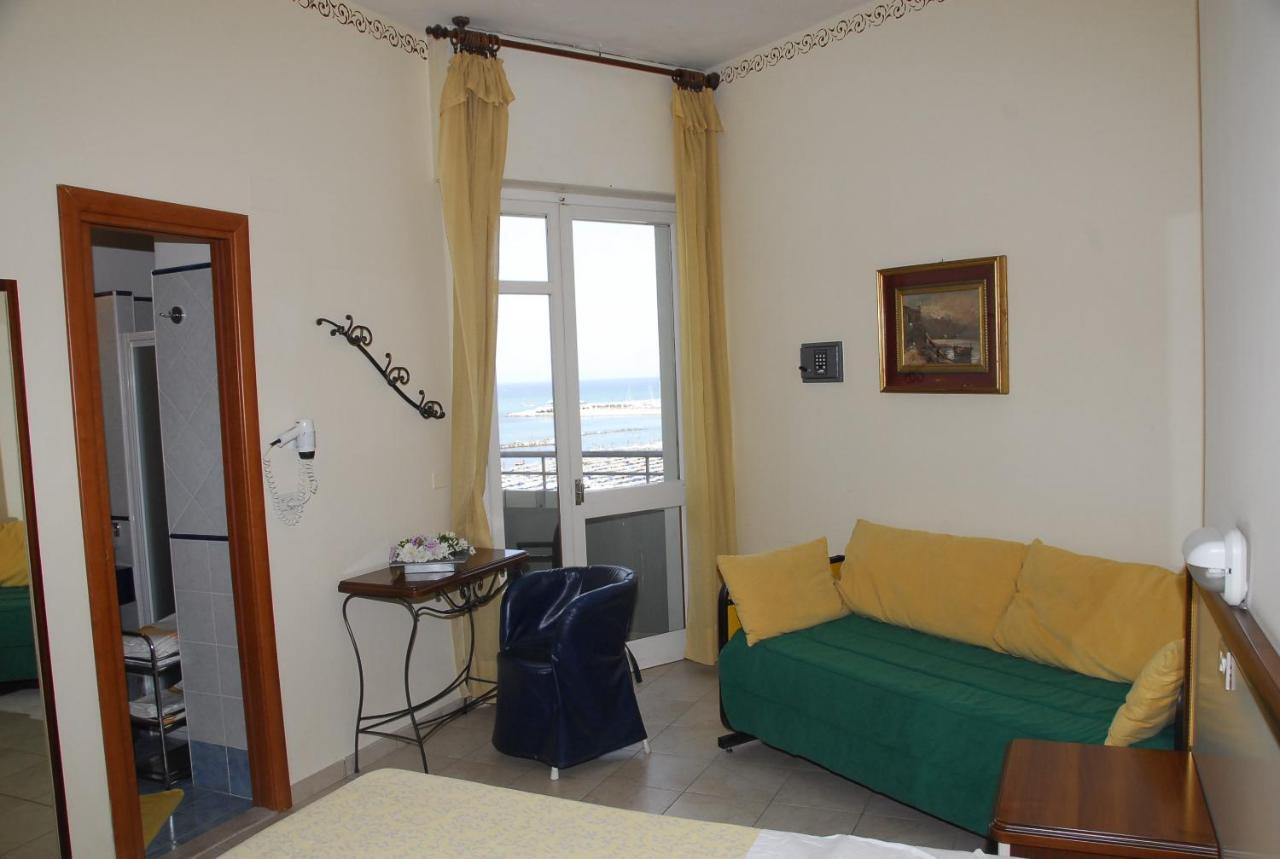 Hotel Nettuno Cattolica Exterior photo